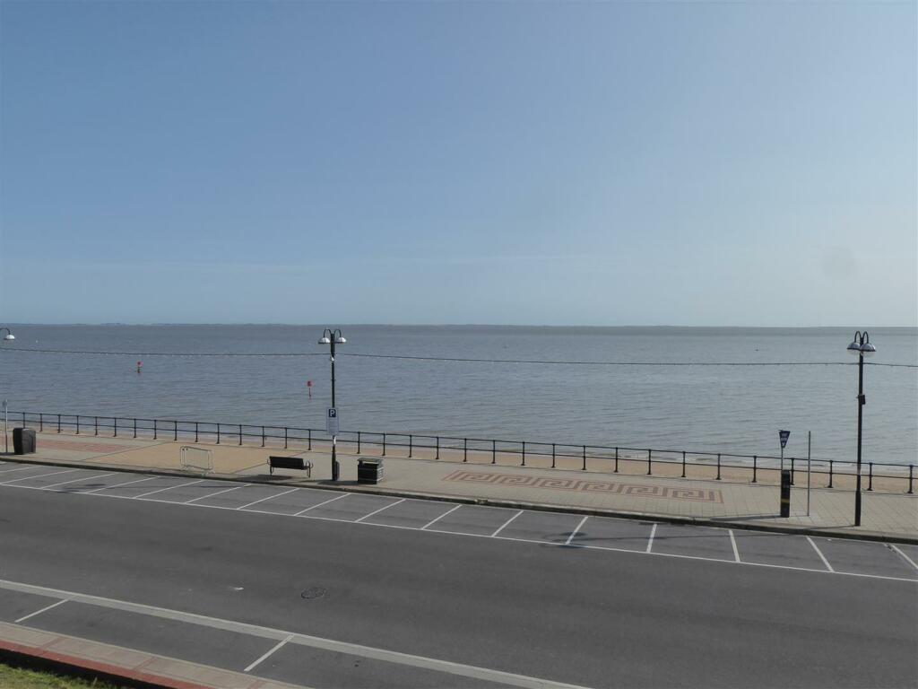 1 bedroom apartment for sale in Highcliff Road, Cleethorpes, DN35