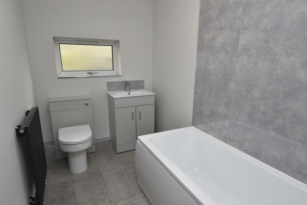 1 bedroom apartment for sale in Highcliff Road, Cleethorpes, DN35