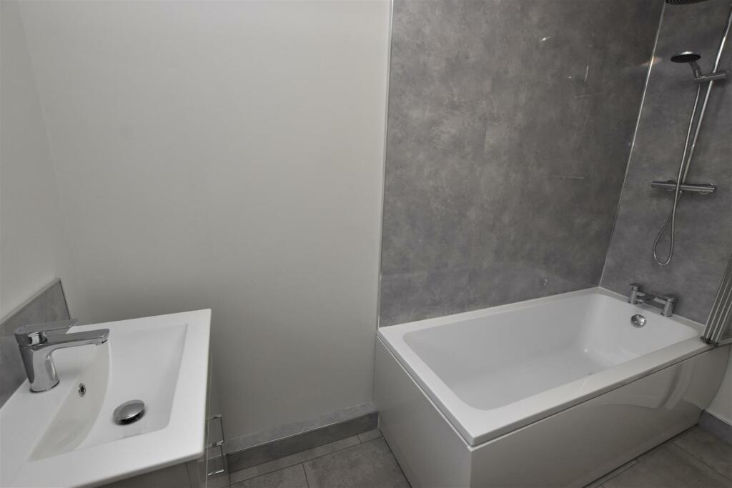 1 bedroom apartment for sale in Highcliff Road, Cleethorpes, DN35