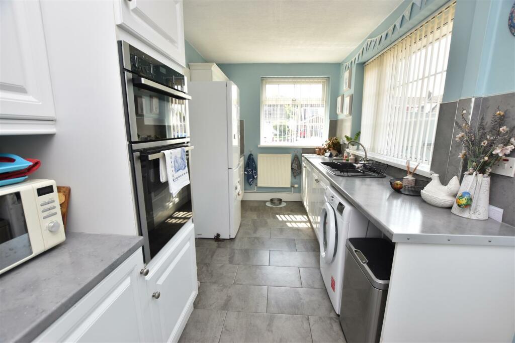 4 bedroom chalet for sale in Eastfield Rise, HoltonLeClay, Grimsby, DN36