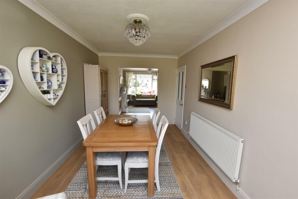 4 bedroom chalet for sale in Eastfield Rise, HoltonLeClay, Grimsby, DN36