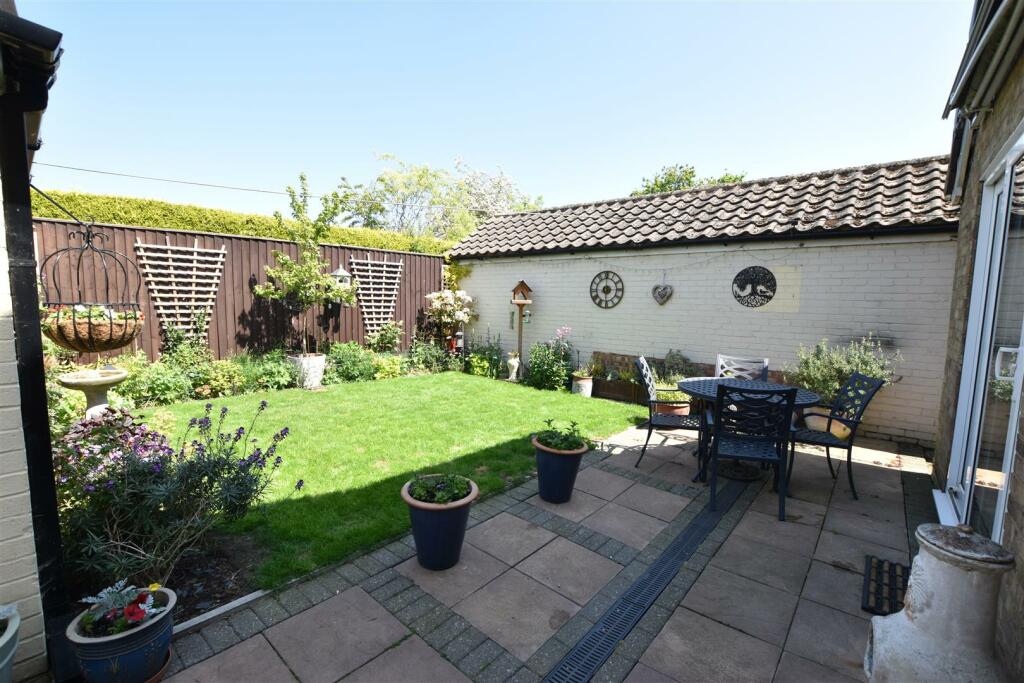 4 bedroom chalet for sale in Eastfield Rise, HoltonLeClay, Grimsby, DN36