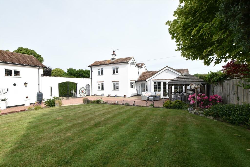 4 bedroom detached house for sale in Mulberry House, The Square, North