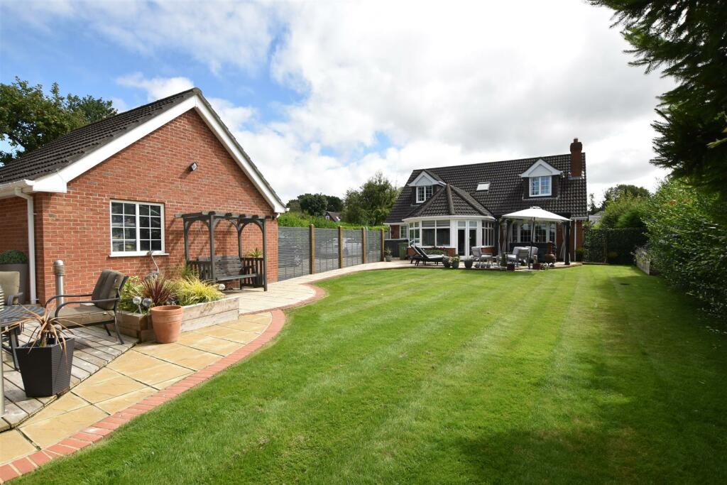 5 bedroom detached house for sale in Humberston Avenue, Humberston