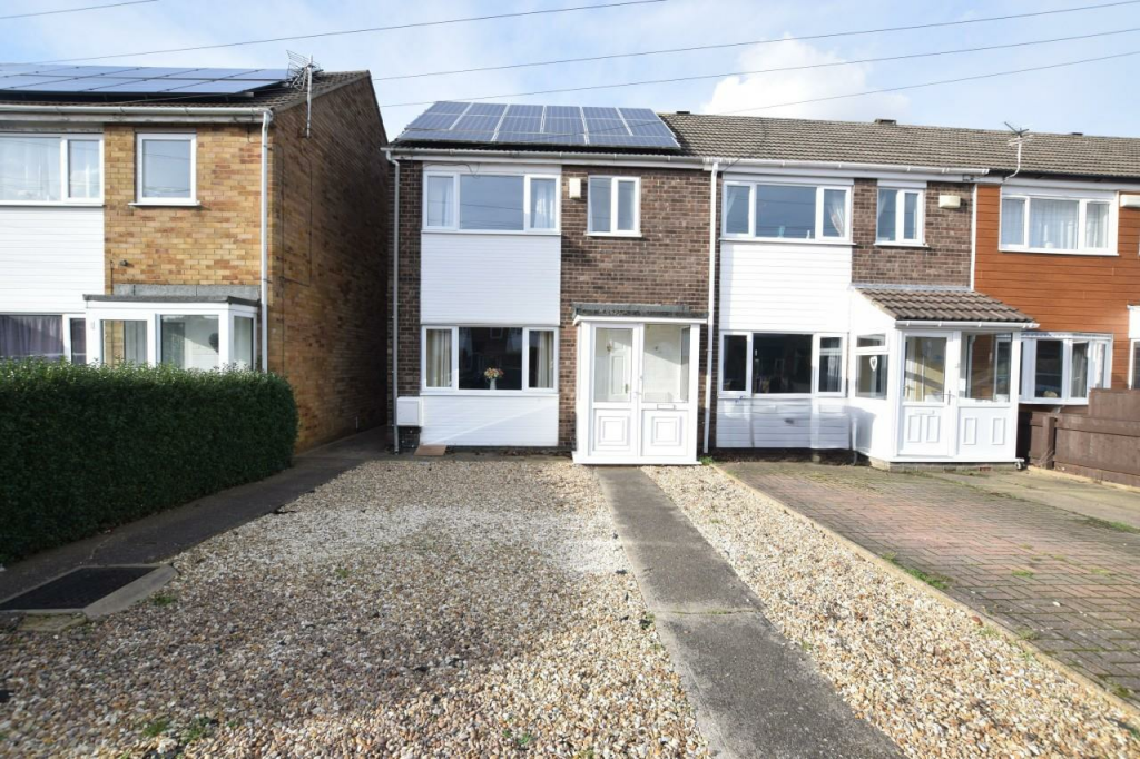 3 bedroom terraced house for sale in Newbury Avenue, Great Coates