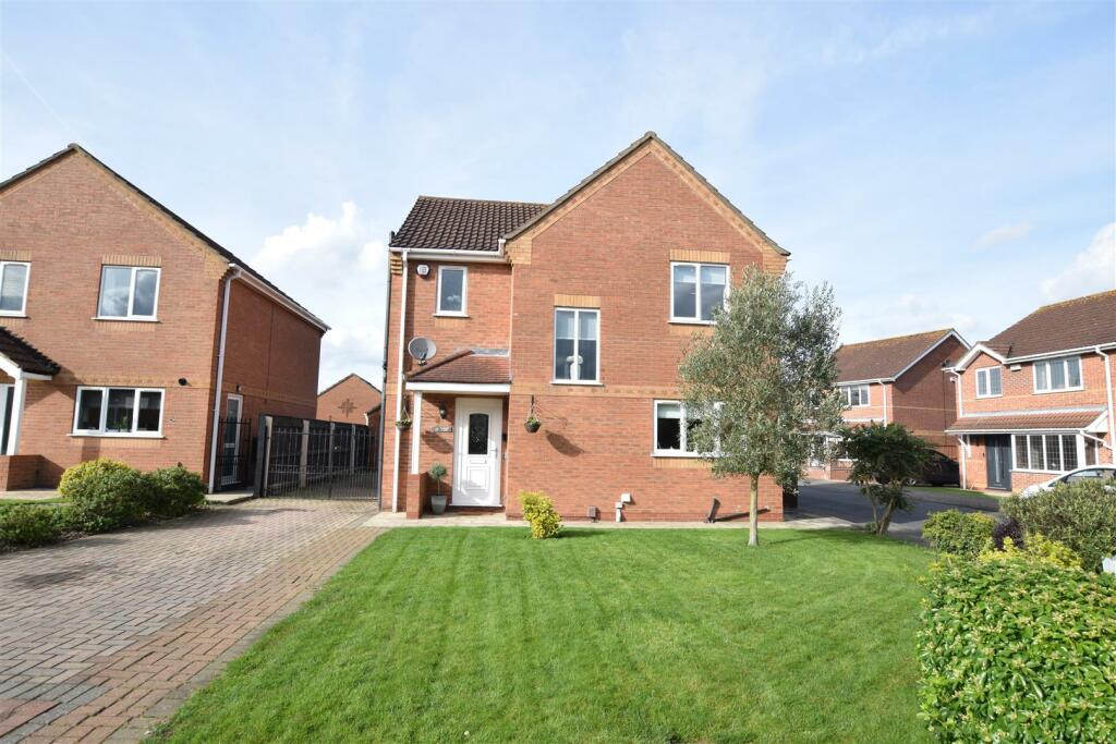 3 bedroom detached house for sale in Garrick Lane, New Waltham, Grimsby