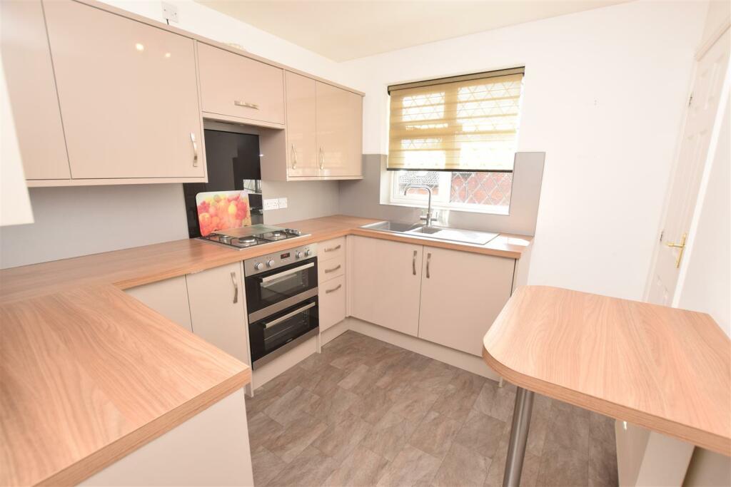 2 bedroom retirement property for sale in Eaton Court, Grimsby, DN34