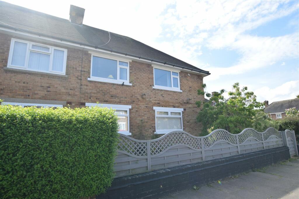 2 bedroom flat for sale in Richmond Road, Cleethorpes, DN35