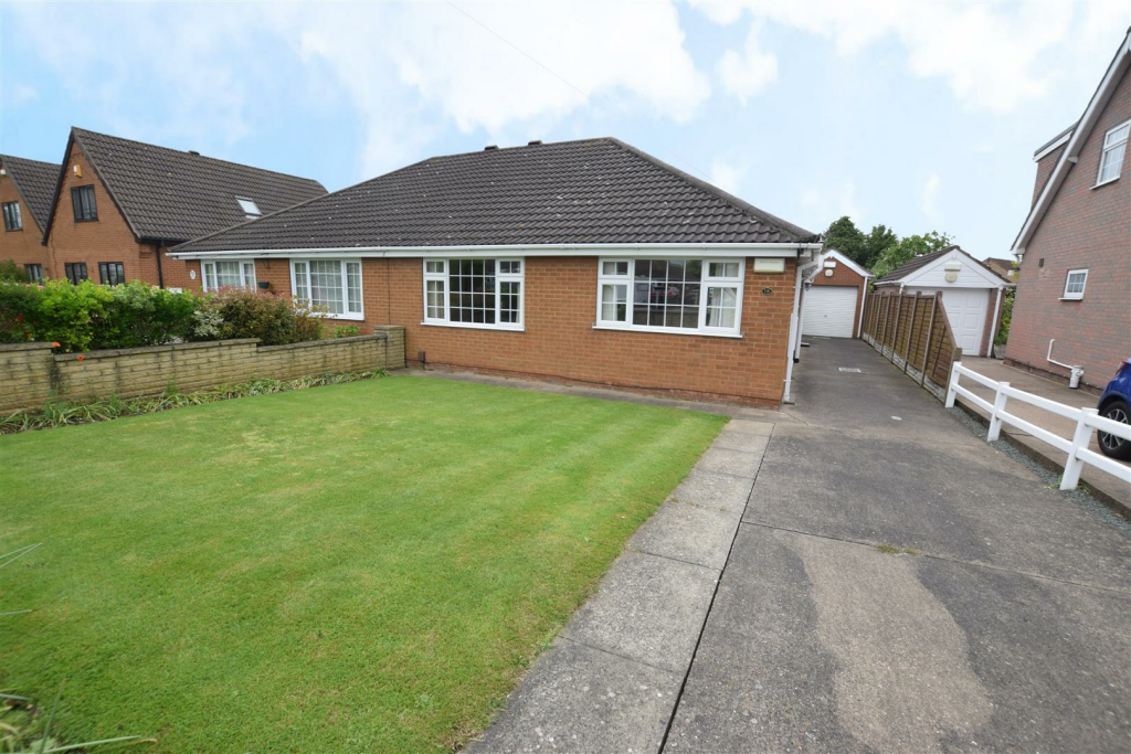 3 bedroom semidetached bungalow for sale in Bradley Road, Waltham