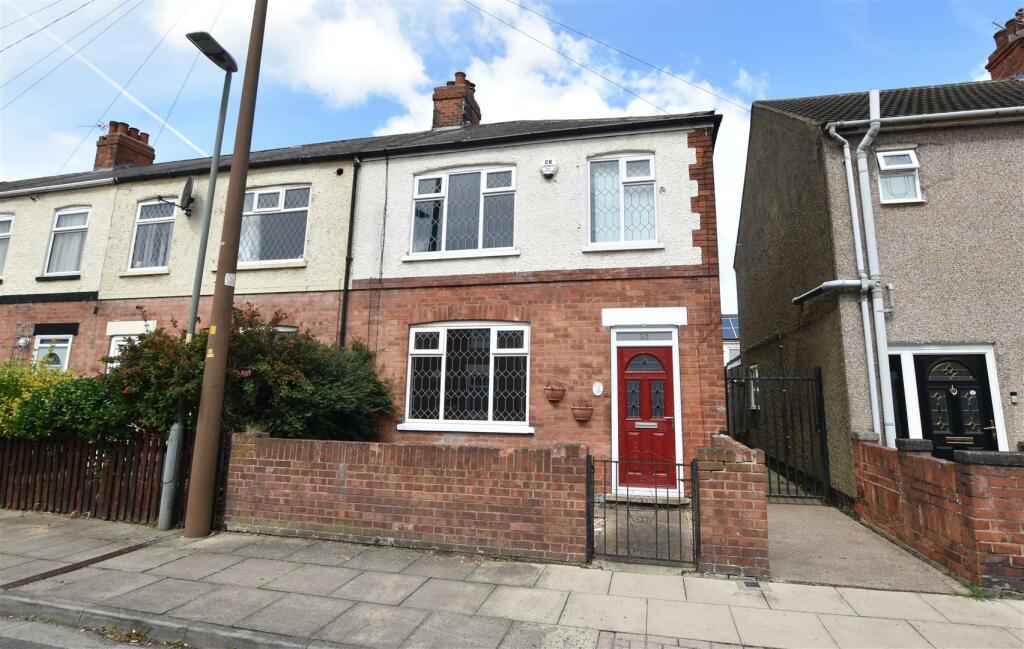 3 bedroom terraced house for sale in Henry Street, Grimsby, DN31