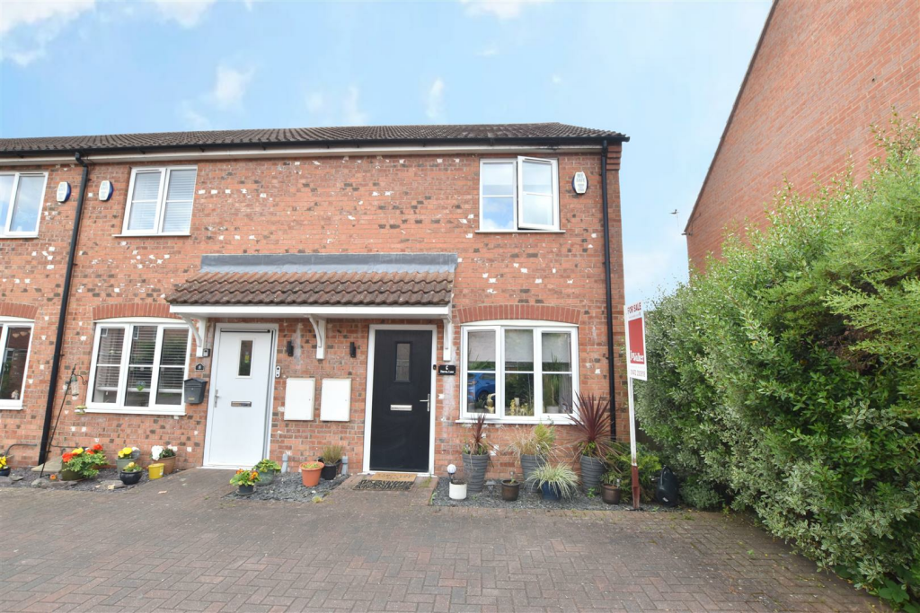 2 bedroom town house for sale in Harrow Lane, Scartho Top, Scartho, DN33