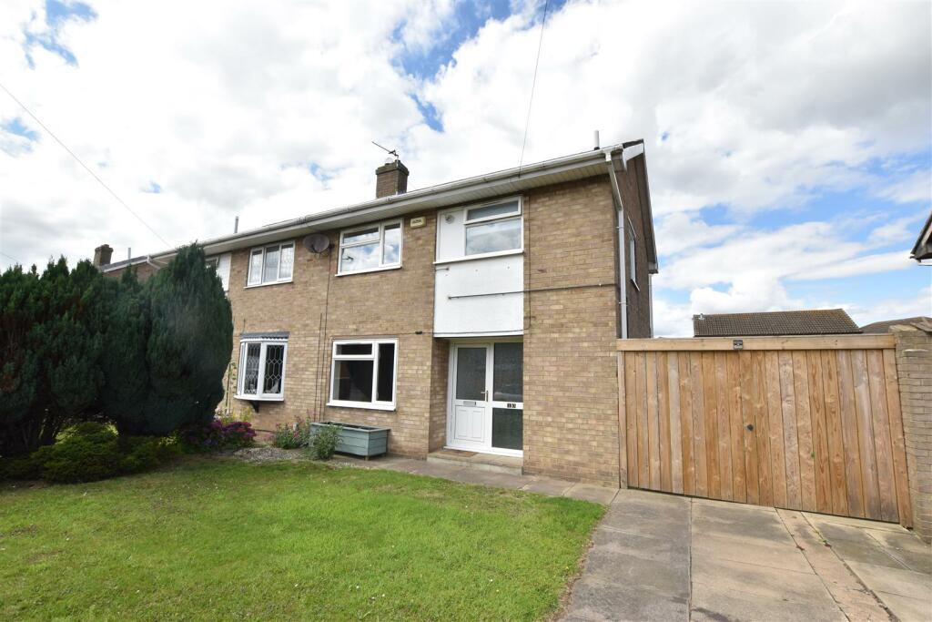 3 bedroom semidetached house for sale in Collingwood Crescent, Grimsby