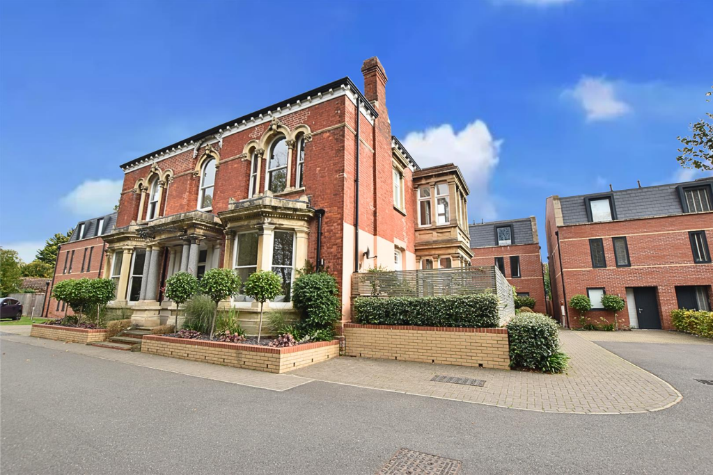 Main image of property: The Curve, Welholme Avenue, Grimsby