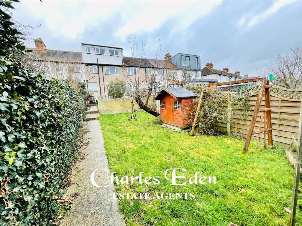 4 bedroom terraced house for sale in Aylesford Avenue, Beckenham, BR3