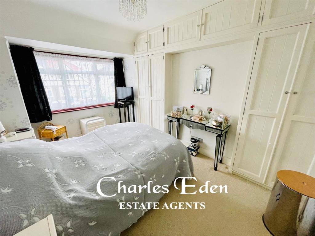 4 bedroom terraced house for sale in Aylesford Avenue, Beckenham, BR3