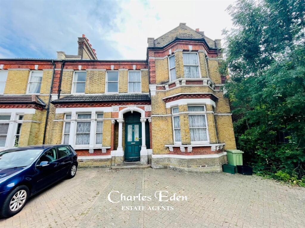 8 bedroom semi-detached house