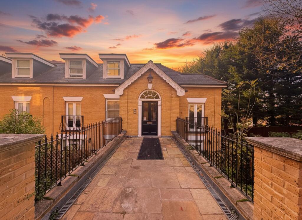 Main image of property: Beckenham Lane, Glebe Knoll, BR2