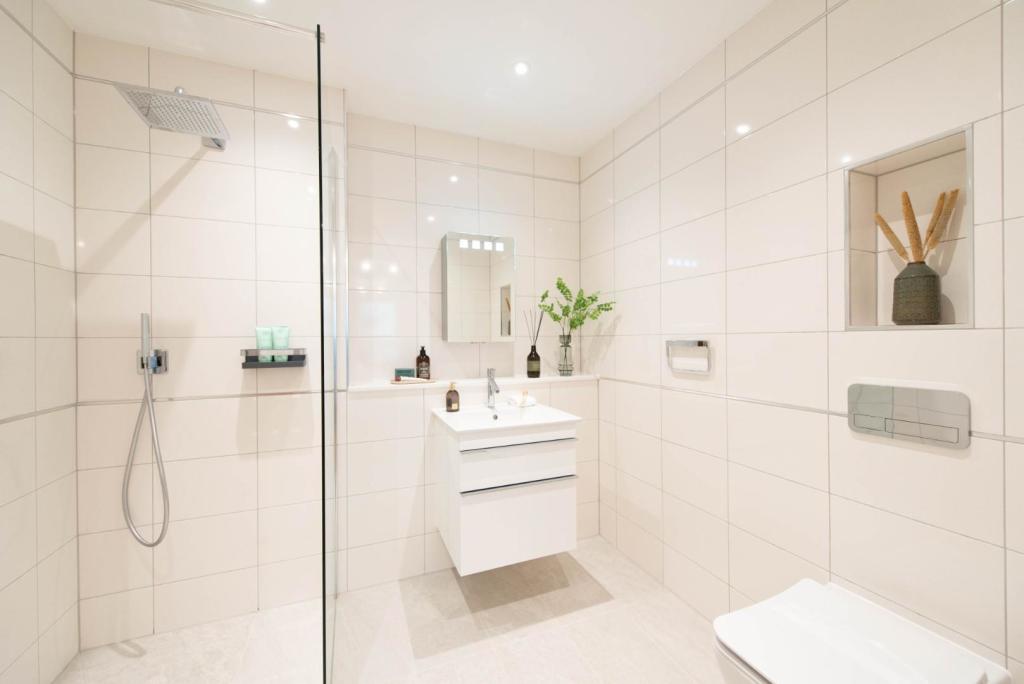 2 bedroom retirement property for sale in Coopers Hill Lane, Englefield