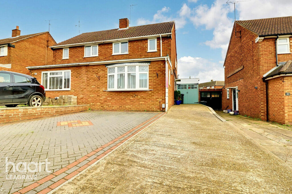 3 bedroom semidetached house for sale in Wellfield Avenue, Luton, LU3