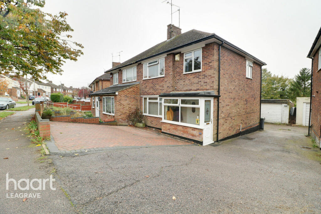 3 bedroom semidetached house for sale in Grampian Way, Luton, LU3