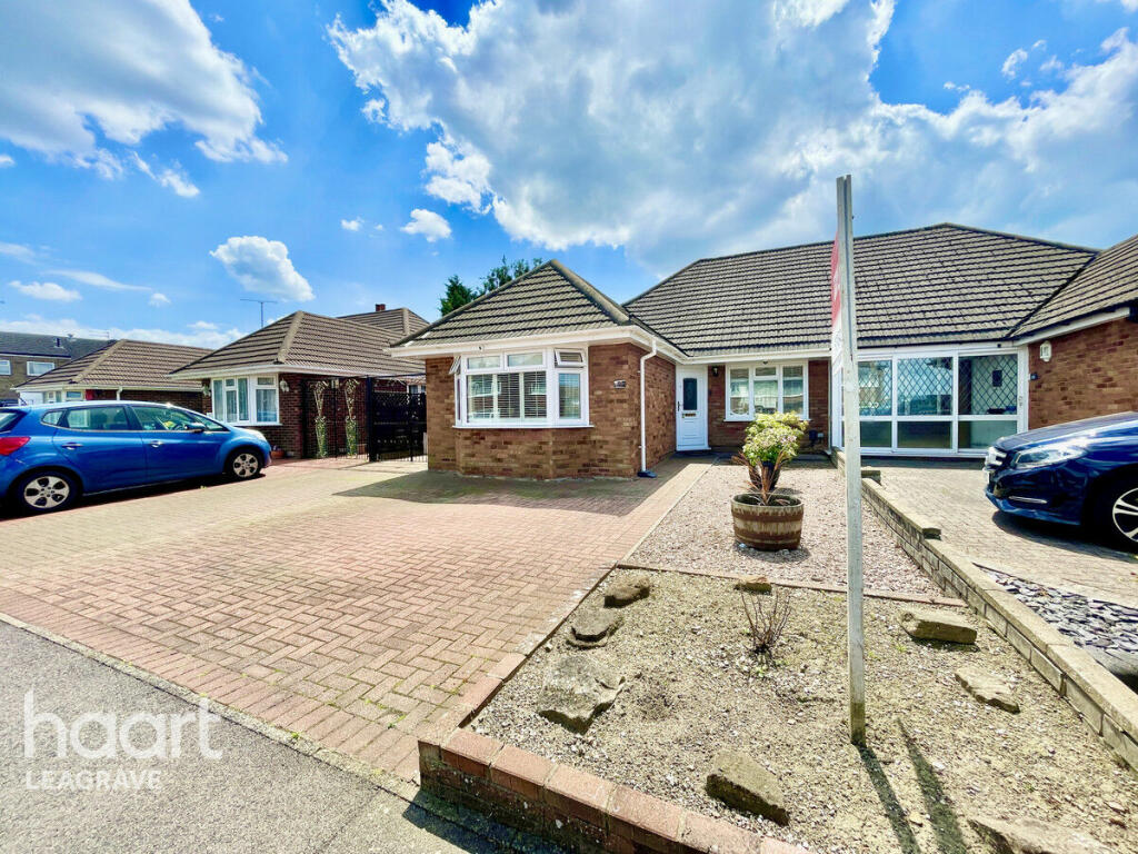 3 bedroom semidetached bungalow for sale in Westmorland Avenue, Luton, LU3