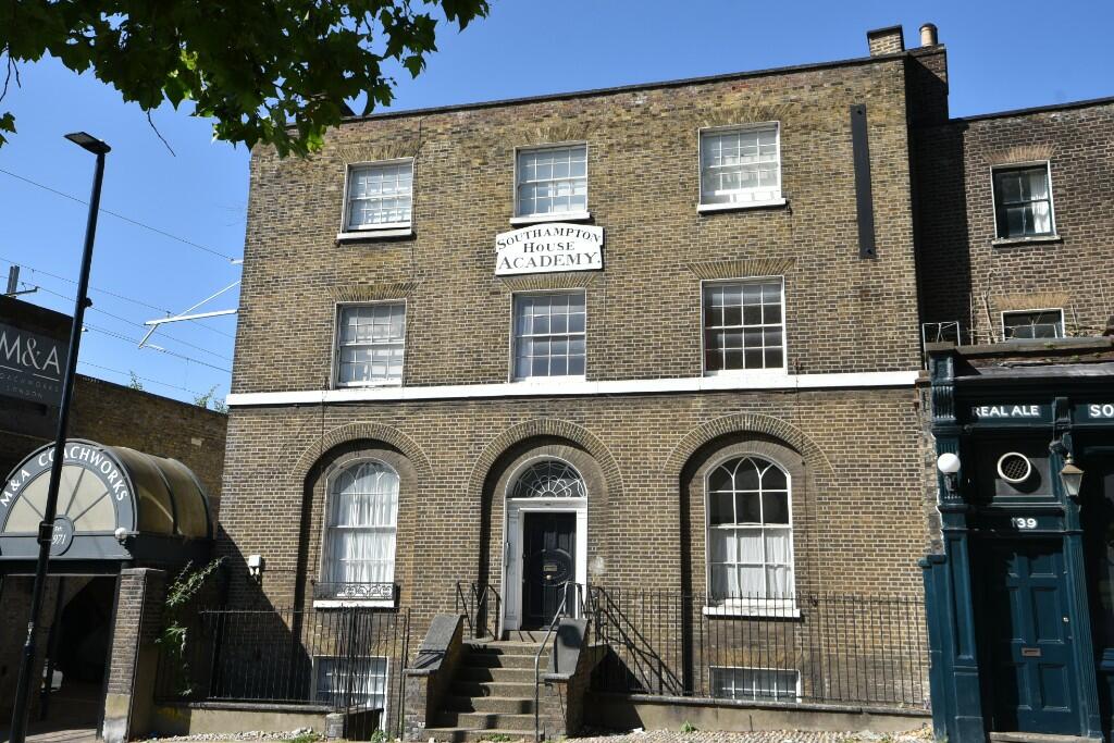 2 bedroom flat for sale in Highgate Road, Dartmouth Park, London, NW5