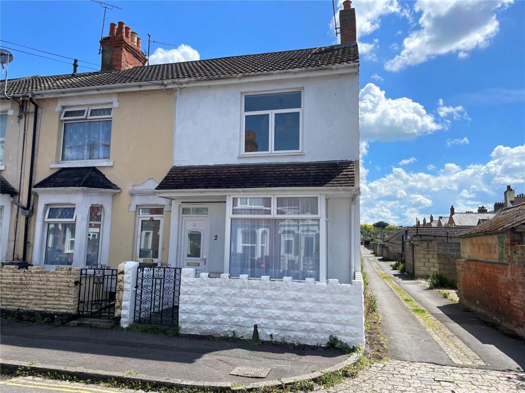 3 bedroom end of terrace house for sale in Portsmouth Street, Swindon, SN1