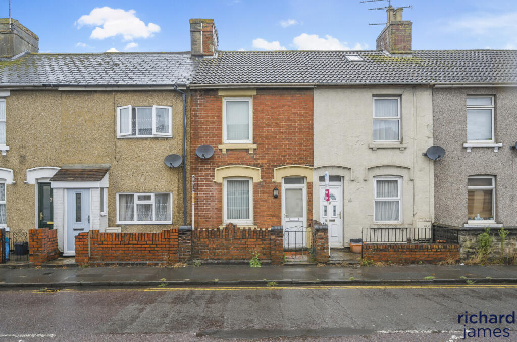 2 bedroom terraced house for sale in Westcott Place, Town Centre