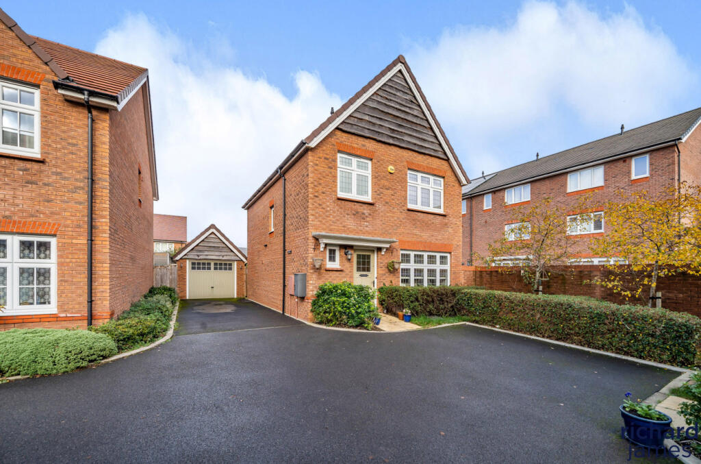 3 bedroom detached house for sale in Ballyack Close, Coate, Swindon, SN3