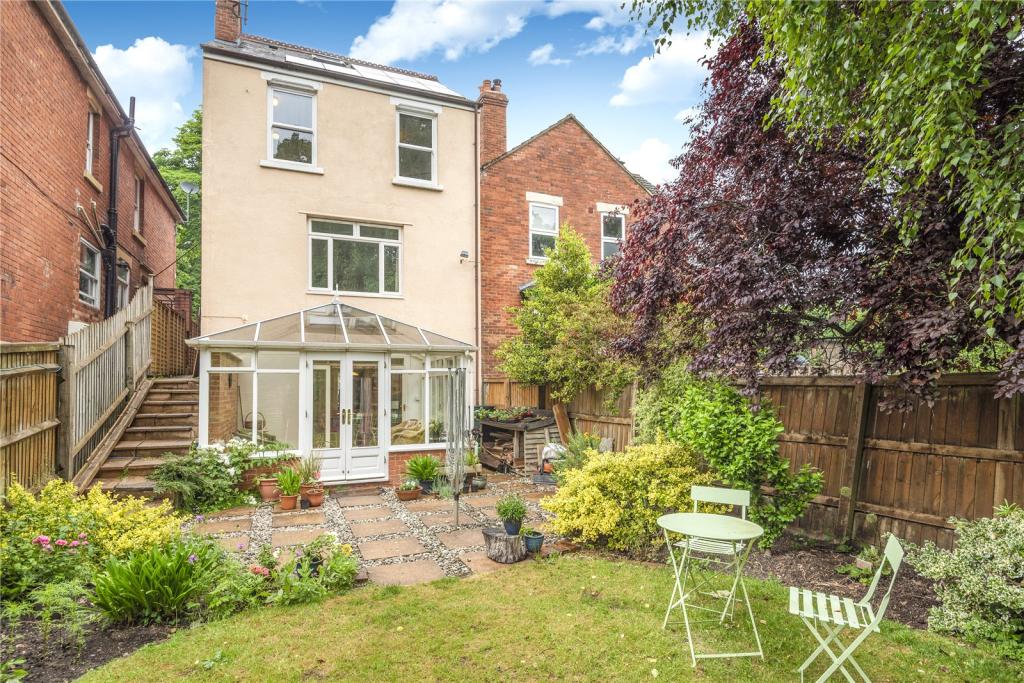 4 bedroom semidetached house for sale in Westlecot Road, Old Town