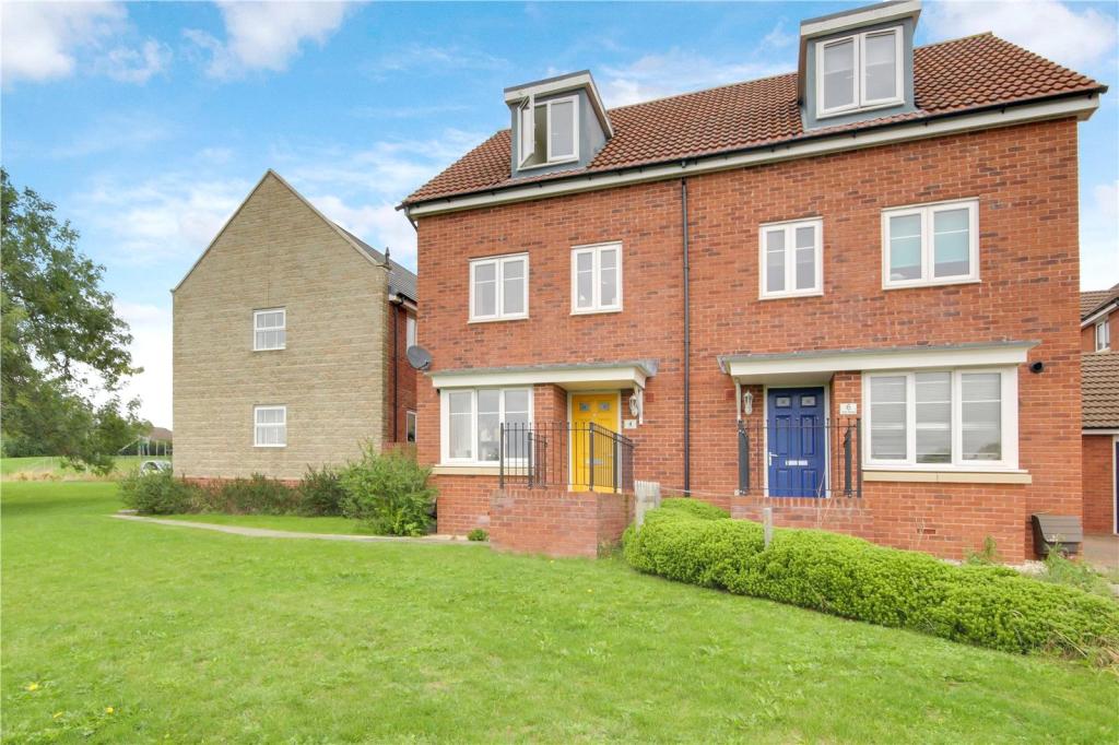 4 bedroom semidetached house for sale in Hull Road, Moredon, Swindon