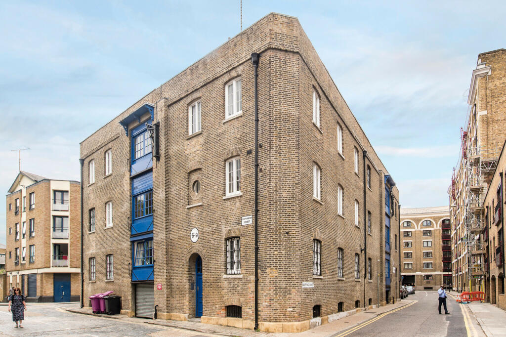 Main image of property: Gullivers Wharf, 105 Wapping Lane, London, E1W