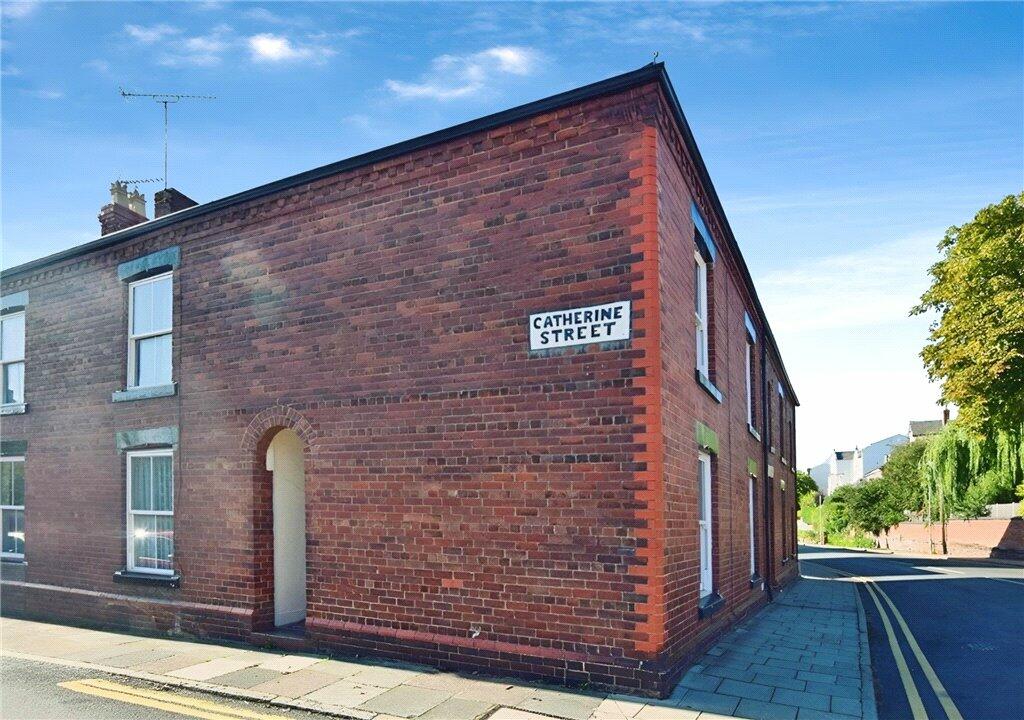 4 bedroom terraced house for sale in Catherine Street, Chester, Cheshire, CH1