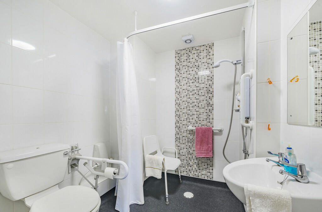 Additional property image - Round Hill Meadow, Great Boughton, Chester