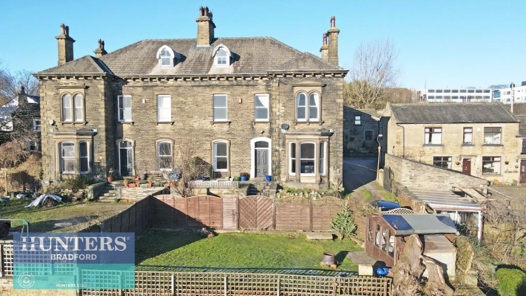 6 bedroom semidetached house for sale in Hodgson Fold Bradford, West Yorkshire, BD2 4EB, BD2