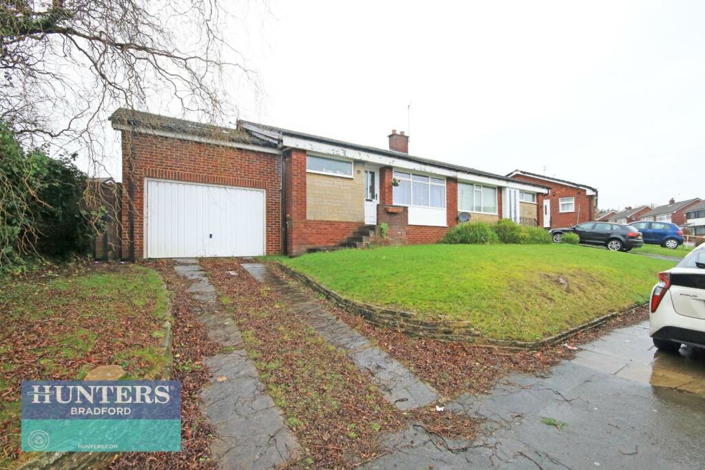 2 bedroom semidetached bungalow for sale in Sunningdale Bradford, West