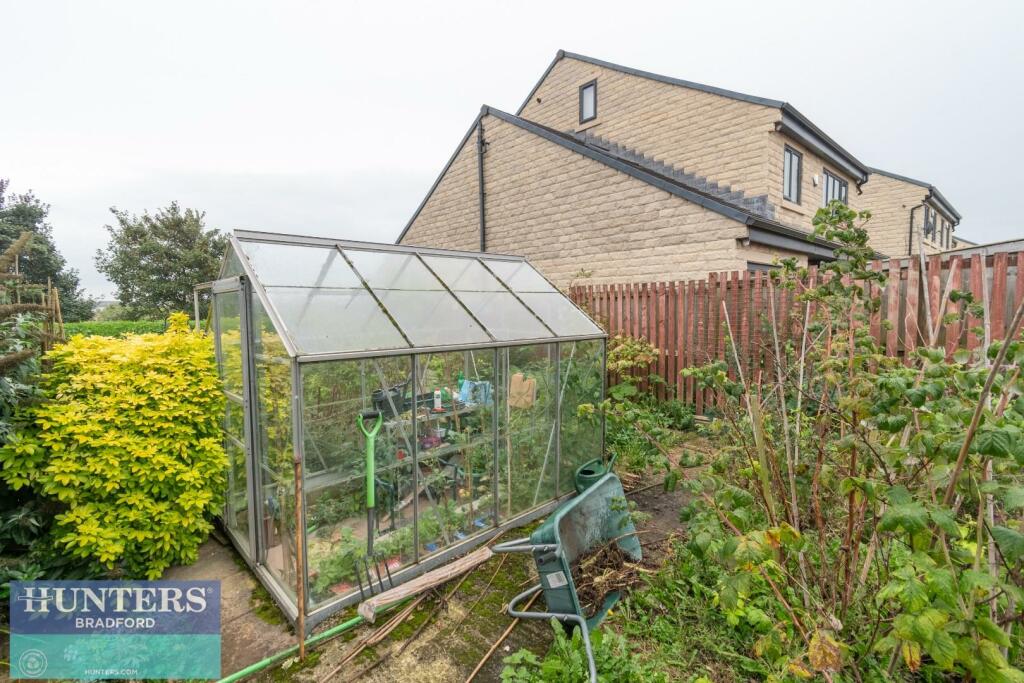 Additional property image - REF SR - Tyersal Avenue Tyersal, Bradford, West Yorkshire, BD4 8HJ