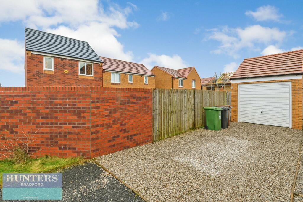 Additional property image - Turner Grove Bradford, West Yorkshire, BD4 0FG