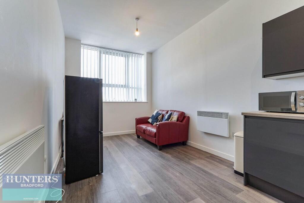 Additional property image - Card House, Bingley Road, Bradford BD9 6FF