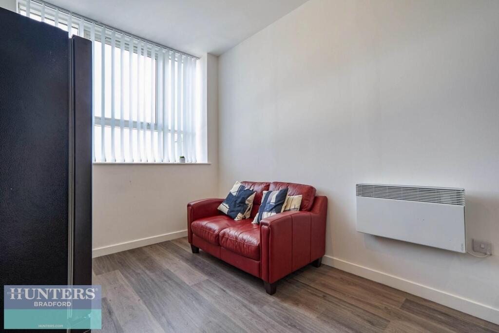 Additional property image - Card House, Bingley Road, Bradford BD9 6FF