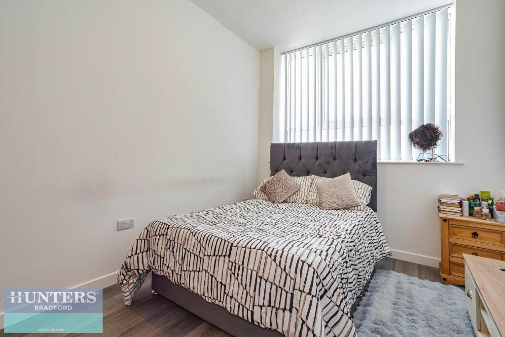 Additional property image - Card House, Bingley Road, Bradford BD9 6FF