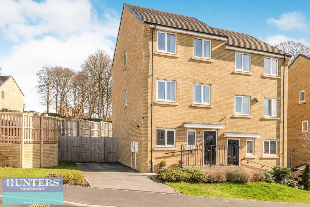Main image of property: Poplars Park Avenue, Bradford, West Yorkshire, BD2 1FP