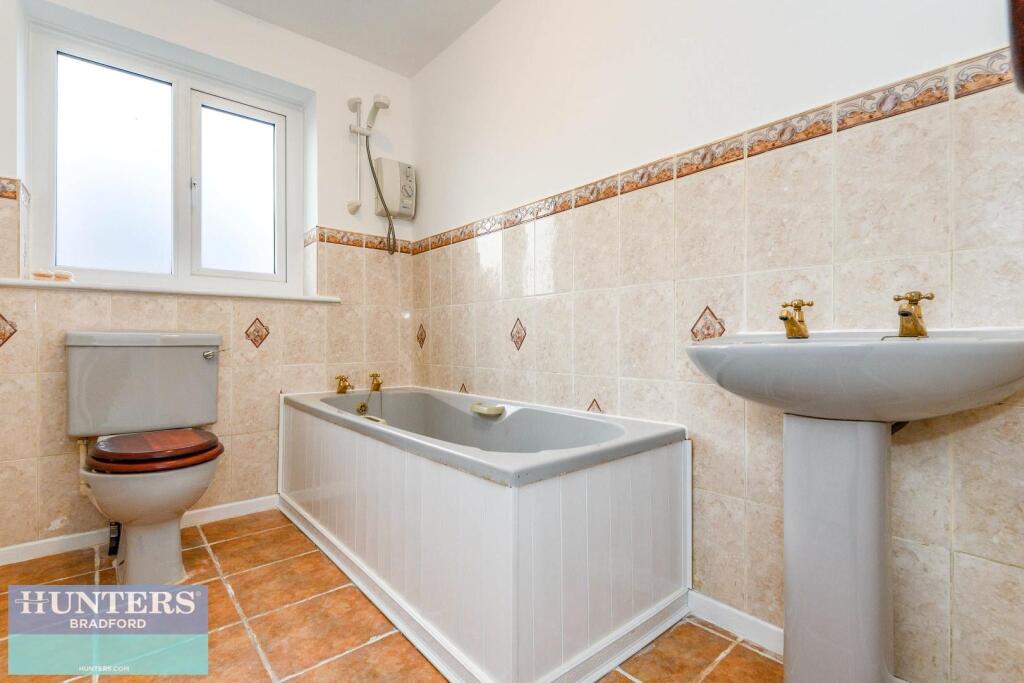 Additional property image - Farfield Avenue Wibsey, Bradford, West Yorkshire, BD6 2EB