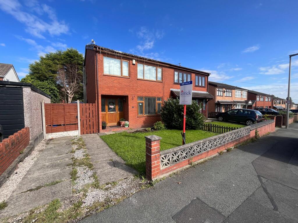 3 bedroom semidetached house for sale in Alder Avenue, Ashtonin