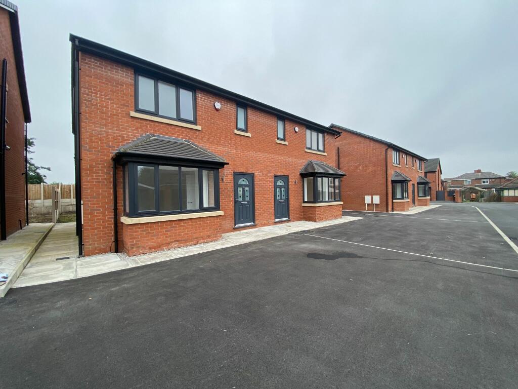 3 bedroom semidetached house for sale in Knowles Nook, Ashtonin