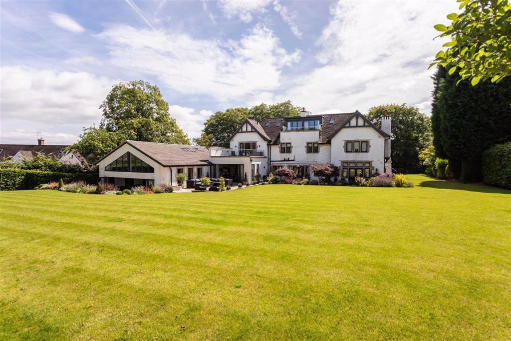 7 bedroom detached house for sale in Macclesfield Road, Prestbury, SK10