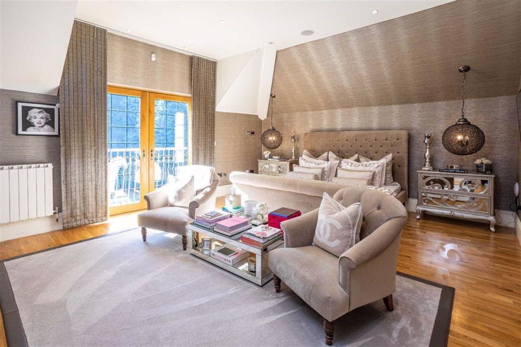 5 bedroom detached house for sale in Macclesfield Road, Alderley Edge, SK9