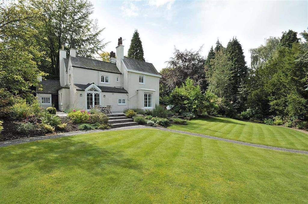 4 bedroom detached house for sale in Macclesfield Road, Alderley Edge