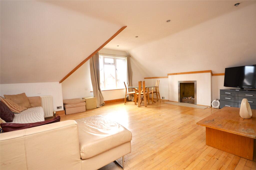 Main image of property: Pinfold Road, London, London, SW16