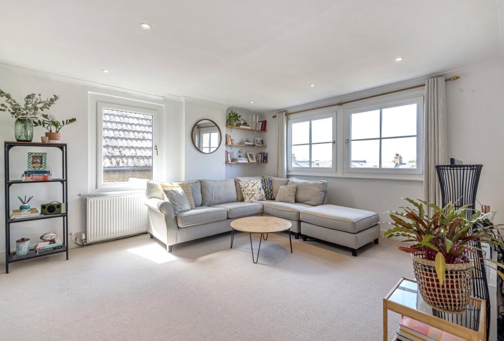 Main image of property: Bedford Hill, Balham, SW12